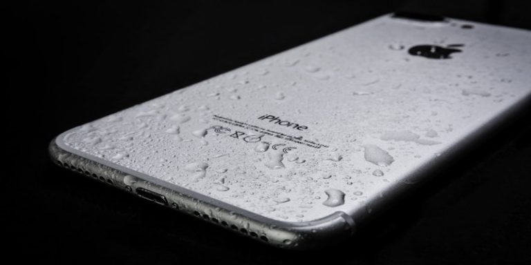 Cara Mengeluarkan Air dari iPhone, Bisa Tanpa Aplikasi Lho!