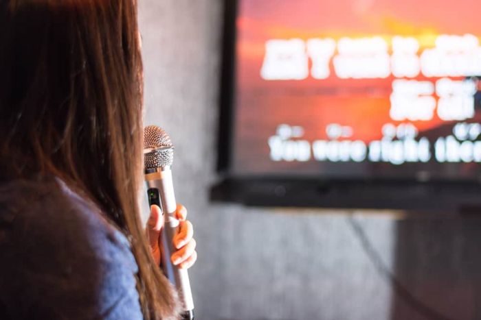 Cara Karaoke di Smart TV